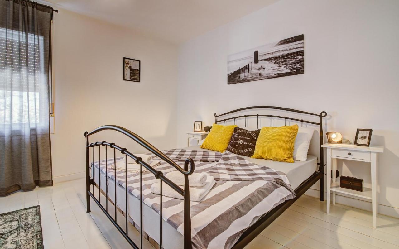 Vacation Home Korina Сен Екстериор снимка